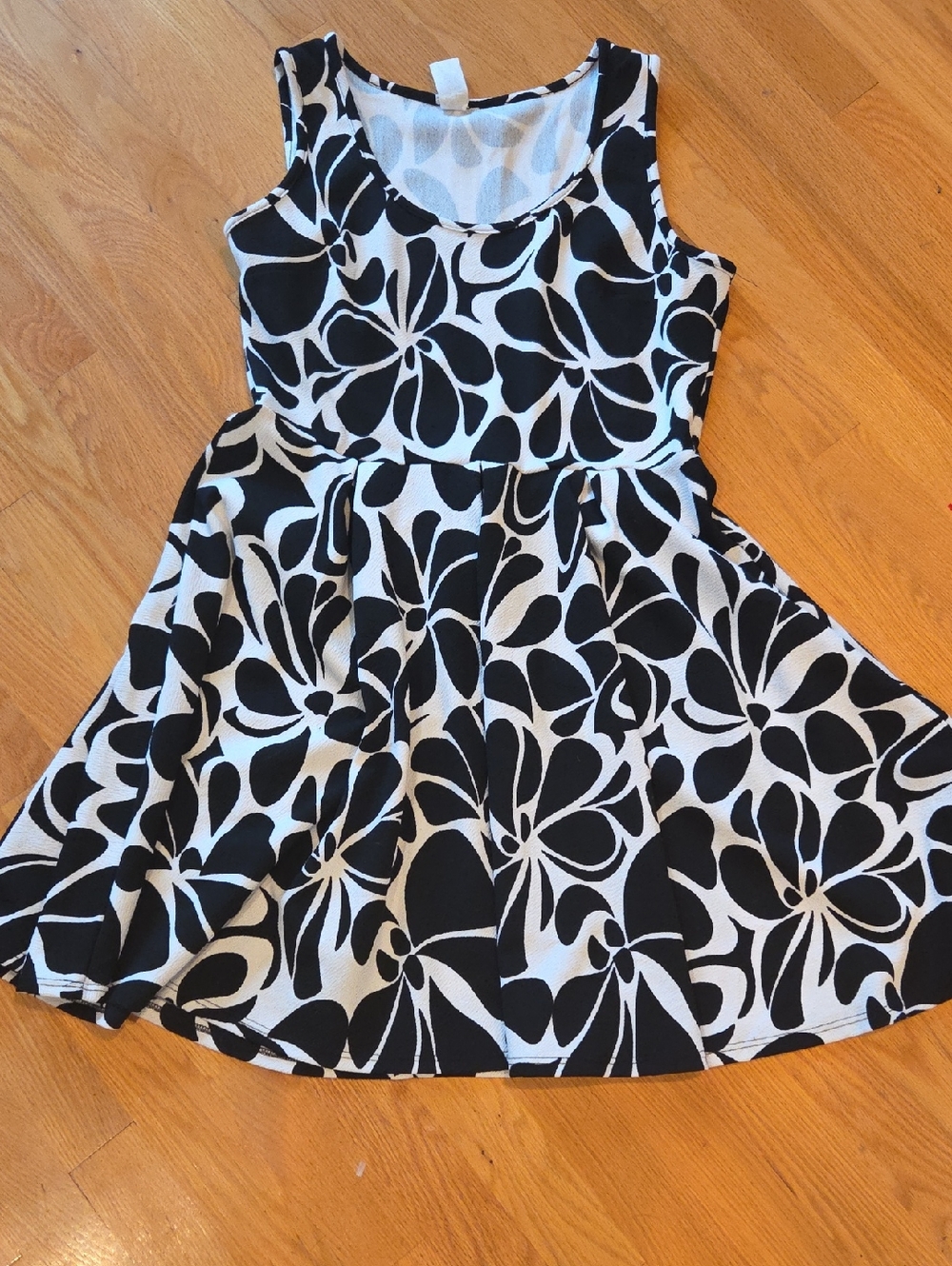 Source Unknown Black & White Floral Sleeveless Fit-and-Flare Dress